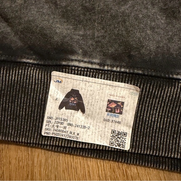 NWT Famous Artist: Yayoi Kusama Hooded Mushroom Logo Sweatshirt - Picture 8 of 8